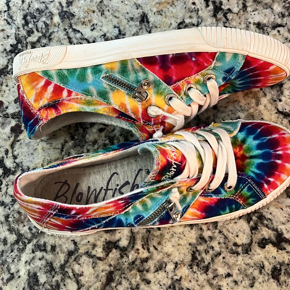 Blowfish Malibu Women's Tie-Dye Low Top Sneakers - Multicolor - Picture 2 of 15